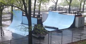 리버사이드 스케이트파크의 하프파이프 (앤디 케슬러 설계)