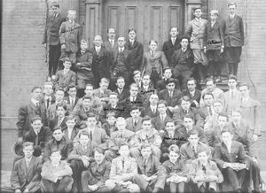 미국에서 다섯 번째로 오래된 교육 기관인 홉킨스 스쿨(Hopkins School)의 1911년 학생들