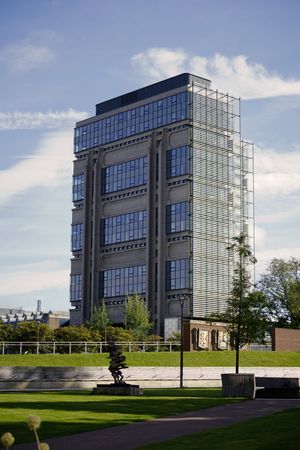 브랫비 바(The Bratby Bar) 근처에서 본 뮤어헤드 타워