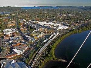 우이우이와 같은 교외 지역은 센트럴코스트 지역의 인구 밀집 지역 중 하나이다.