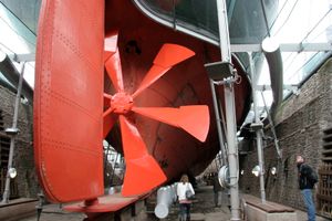 그레이트브리튼호의 최초 프로펠러 복제품. 4엽 프로펠러가 1845년에 원래 프로펠러를 대체했다. 이 배는 원래 패들을 장착하도록 설계되었지만, 프로펠러가 훨씬 더 효율적임이 입증된 후 계획이 변경되었다.