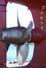 가변 피치 프로펠러의 예. 회전 기구가 내장되기 때문에 가변 피치 프로펠러의 프로펠러 보스는 지름이 두껍고 추진 효율이 다소 떨어진다.