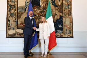 2024년 4월 11일 로마에서 이탈리아 총리 조르자 멜로니와 함께한 미셸