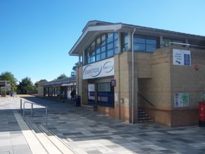 캔터베리 캠퍼스의 상점들. 위층에는 켄트 학생회 사무실이 있다.