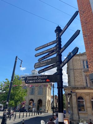 애빙던온템스 시내의 인근 지역 안내 표지판