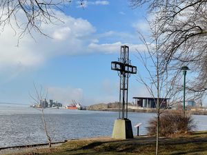 1535년 10월 7일 자크 카르티에(Jacques-Cartier)가 트와리비에르(Trois-Rivières)에 세운 십자가를 기념하는 십자가