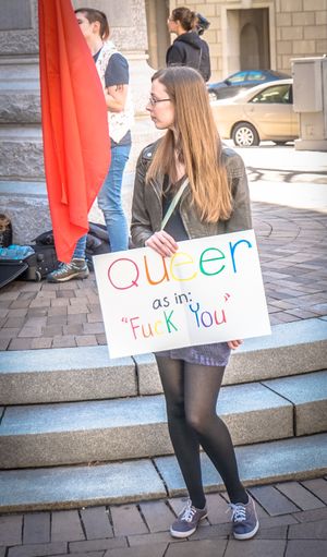 “퀴어”와 같이 경멸적인 용어는 표적이 된 사람들에 의해 재차용될 수 있다.