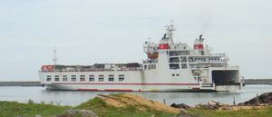 하이커우 남항을 출발하는 광둥-하이난 철도의 철도 연락선