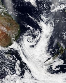 오스트레일리아 동부 해안 저기압이 오스트레일리아 남동부에 접근하는 모습