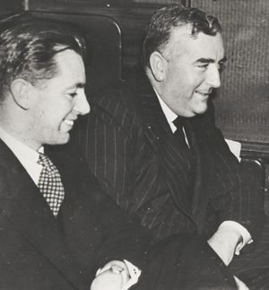 1939년 4월 26일, 멘지스가 처음 총리가 된 날 홀트와 로버트 멘지스