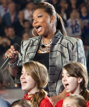 2010년 슈퍼볼 XLIV에서 아메리카 더 뷰티풀을 부르는 라티파