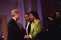 1994년 백악관(White House)에서 빌 클린턴 대통령이 리틀 리처드를 맞이하고 있다.