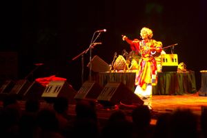 2009년 나인 라이브스 콘서트에서 공연하는 바울 가수 파반 다스 바울