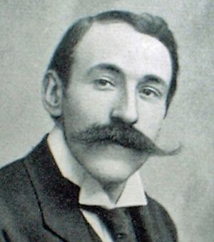 엄청난 콧수염을 기른 중년 남성