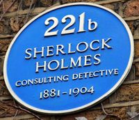 시가 설치한 셜록 홈즈의 거주지를 기념하는 블루 플라크