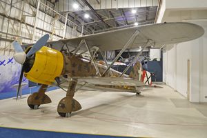 1930년대 후반 피아트 CR.42 팔코. 복엽기 조립에 필요한 작업을 줄여주는 워렌 트러스 간극 지주가 사용되었다.