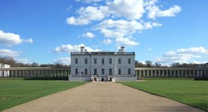 그리니치의 퀸스 하우스, 템스 강을 향하고 있음