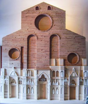 아르놀포 디 캄비오의 전면.