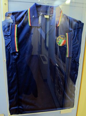 피렌체 축구 박물관에 전시되어 있는 1990년 FIFA 월드컵 당시 말디니의 유니폼.