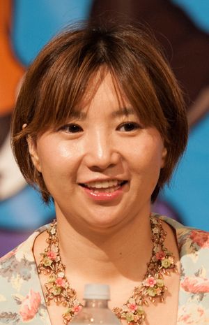 신조 마유는 josei와 shōjo 만화를 모두 집필한 여러 작가 중 한 명이다.