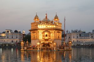 황혼 무렵의 황금 사원