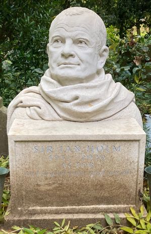 하이게이트 묘지에 있는 홀름의 묘