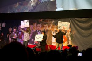 피터 데이비슨, 맥코이, 콜린 베이커가 2013년 닥터 후 50주년 기념 주말 행사에 참석