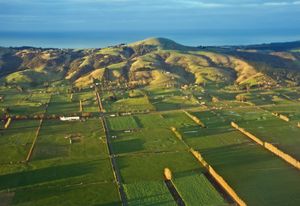 호빗: 뜻밖의 여정에서 라다가스트의 썰매 추격 장면은 뉴질랜드 오타고(Otago)의 스트래스 테이에리(Strath Taieri)에서 촬영되었다.