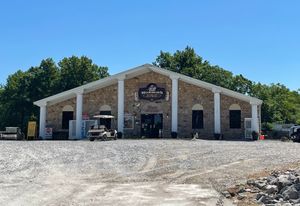 인디애나주 모건타운(Morgantown, Indiana)에 있는 빌 먼로 블루그래스 명예의 전당 박물관. 그는 1984년에 이 전당을 설립했다.