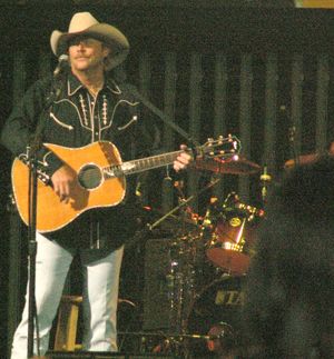 2005년 공연 중인 앨런 잭슨