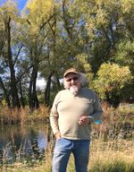 야외에서 작곡가 코스타스