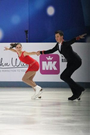 러시아 페어팀 아나스타샤 미시나와 알렉산드르 갈리아모프가 2019 러시아 선수권 대회에서 프리 스케이팅을 선보이고 있다.