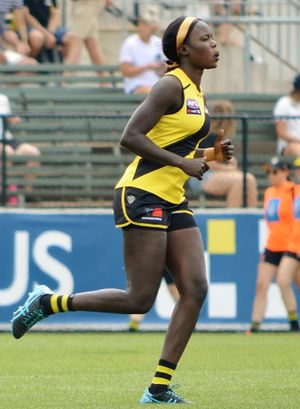 유니폼, 반바지, 양말, 신발은 오스트레일리아식 축구의 기본 장비이다.