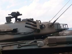 74식 전차에 장착된 74식 60mm 연막탄 발사기