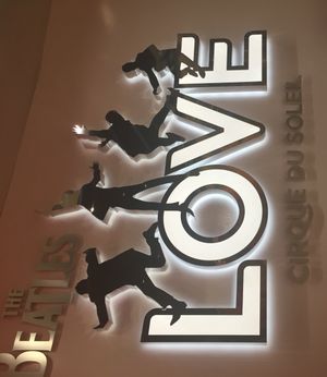 비틀즈 러브 미라지 호텔 간판