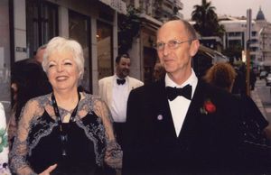 델마 스쿤메이커와 콜럼바 파웰 (칸 영화제(2009)). 콜럼바 파웰은 스쿤메이커가 결혼했던 저명한 영화 감독 마이클 파웰의 아들이다.