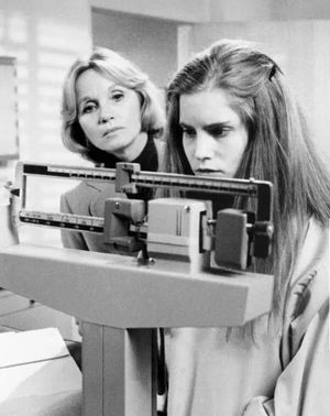 세인트는 제니퍼 제이슨 리와 함께 세상에서 가장 작은 소녀(1981)에 출연했다.