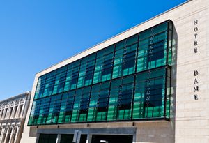 프리맨틀 웨스트엔드에 위치한 노틀담 대학교의 타녹 홀