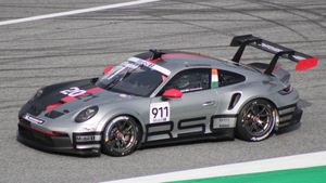 레드불 링에서 2021 포르쉐 슈퍼컵 시즌 동안 레이싱하는 패스벤더