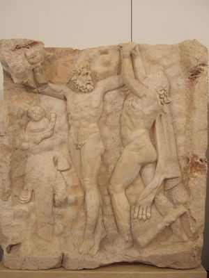 헤라클레스가 아프로디시아스의 아프로디테 신전 부조에서 프로메테우스를 해방시키는 모습