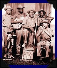 초기 블루스 그룹인 멤피스 주그 밴드(Memphis Jug Band)는 랩보다 앞서 가사 내용과 리드미컬한 노래를 선보였다.