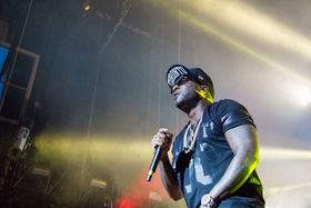 2014년 라이브 공연에서의 영 지지