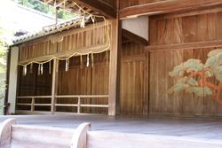 히무레하치만 궁 노부타이의 하시가카리(橋懸)