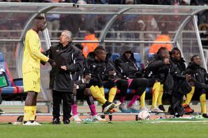 2015년 말리를 지휘하는 지레스