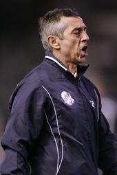 2009년 가봉을 지휘하는 알랭 지레스