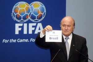 2007년, 제프 블래터 FIFA 회장이 브라질의 2014년 FIFA 월드컵 개최를 발표하고 있다.