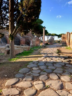 오스티아 안티카의 고대 중앙 도로