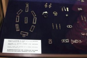 백부장의 무덤에서 출토된 유물