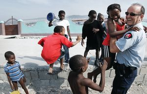 2008년 아이티에 파견된 RCMP 대원