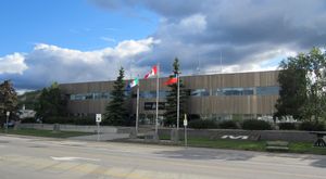 화이트호스에 있는 M 관할구역 본부 입구